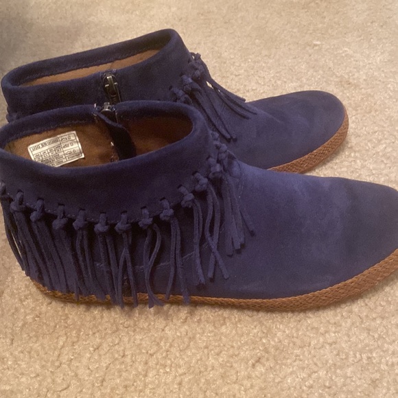 UGG BOOTS - Picture 3 of 6